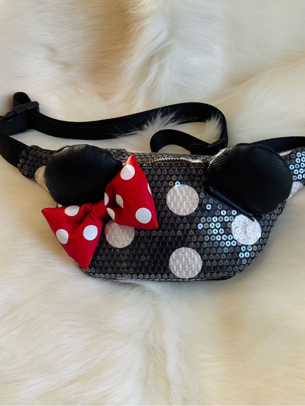 Disney Park Loungefly  Sequin  Minnie Bow Waist Bag